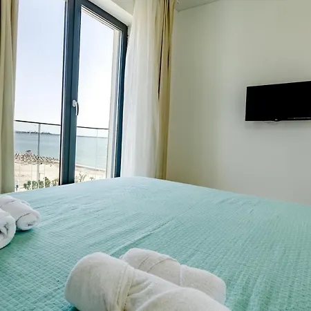 Apartment Beachfront Bliss - Sea View *