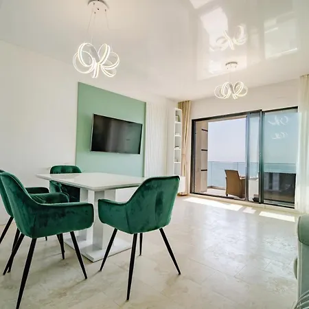 Beachfront Bliss - Sea View Apartment Navodari