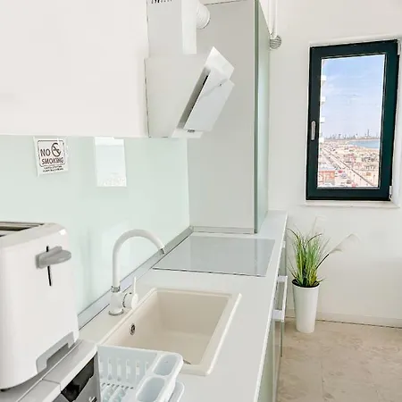 Beachfront Bliss - Sea View Lejlighed