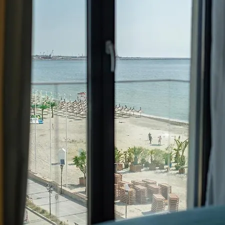 Beachfront Bliss - Sea View Daire Navodari